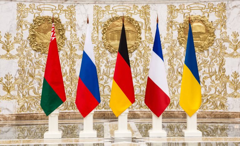  Scandale diplomatique entre la Russie, la France et l’Allemagne – Les accords de Minsk à la sauce chat de Schrödinger