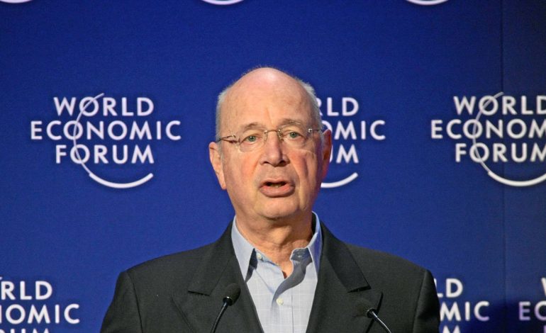 Klaus Schwab et le FEM, les puissants assis sur leur trône